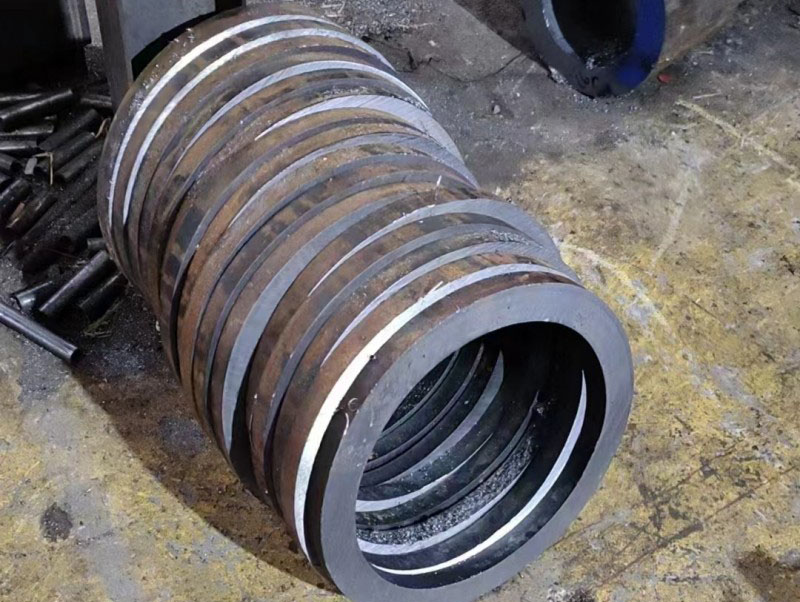 三台30CrMo无缝钢管切割